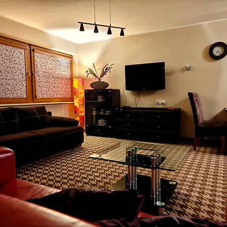 Z Aneksem W Blisko Plazy, Z Garazem